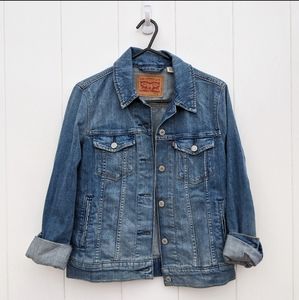 Levi's Classic Trucker Denim Jacket
